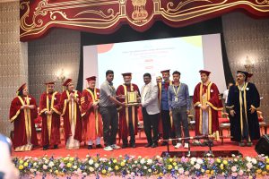 मा.उपराष्ट्रपती यांच्या हस्ते विशेष पुरस्कार वितरण सोहळा.
